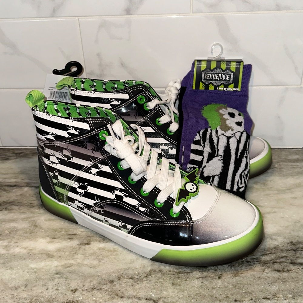 BEETLEJUICE Womens High Top SNEAKERS Its Showtime Stripes Sz 8.5 + SOCKS NEW